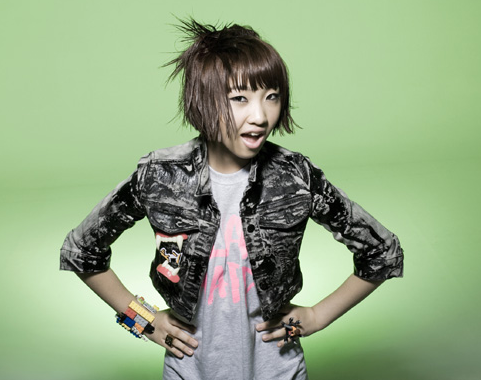 Netizens Argue Weight Loss vs. Plastic Surgery over 2NE1 Minzy’s Latest Selca
