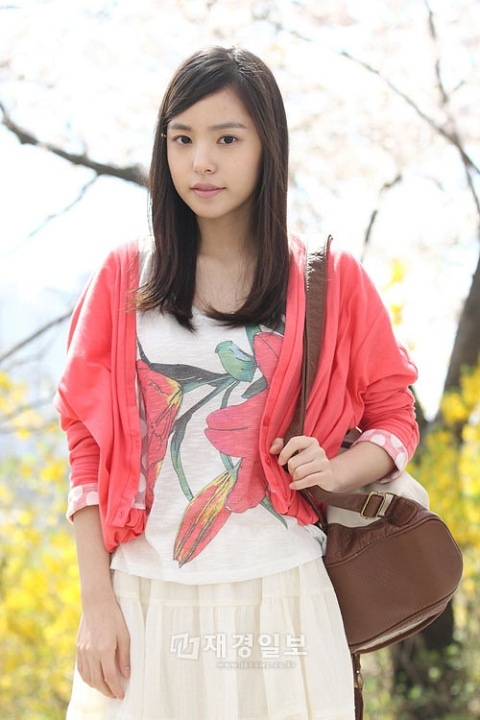 Actress Min Hyorin Narrowly Escapes Disastrous Accident