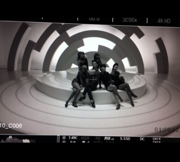 Jo Kwon and Wonder Girls Dance Together, MC Mong Apologizes, Shindong’s New Shades, and More Tweets!