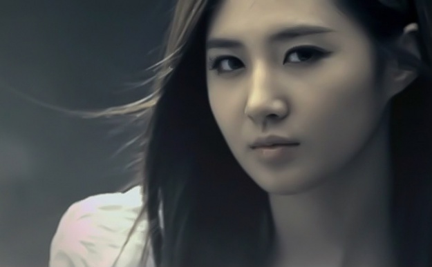 Girls’ Generation’s Yuri Spotted in Times Square for SBS “Fashion King”