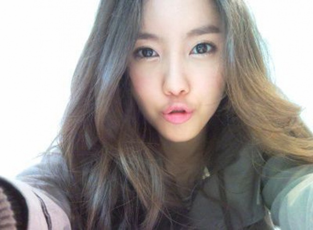T-ara’s Hyomin Shows Off a Variety of Emotions in Selcas