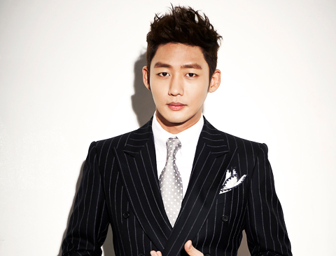Cast and Crew of “Rooftop Prince” Celebrate Lee Tae Sung’s 28th Birthday