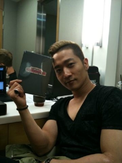 Clazziquai’s Alex Reveals His New Hairstyle + Promotes Opera Star Album!
