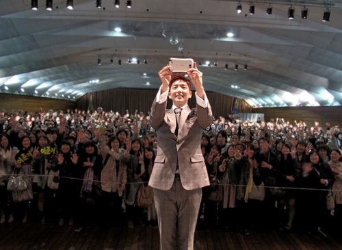 Lee Jun Ki Holds "High-Touch" Fan Meeting in Japan