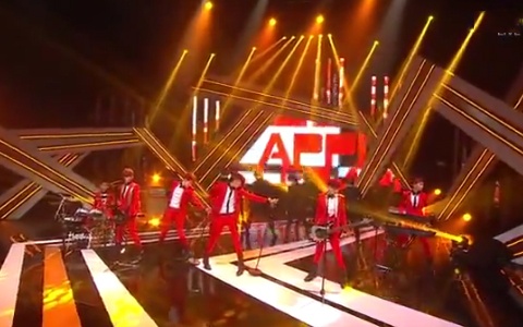 LED Apple Performs "Sadness" on Music Core