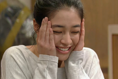 Lee Min Jung Bruised Her Wrist Slapping Lee Kwang Soo?!