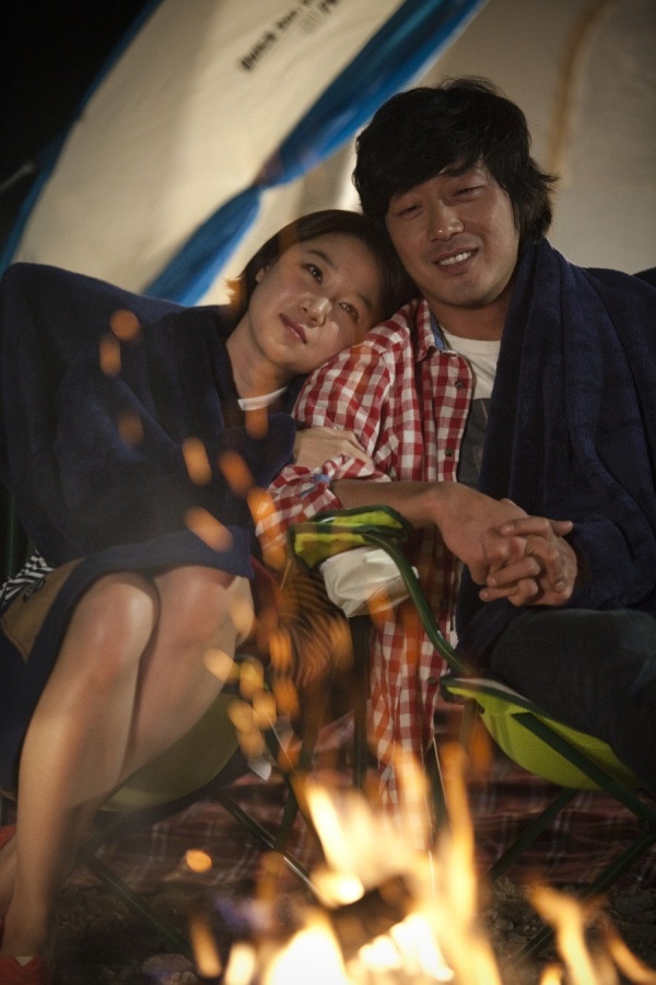 Ha Jung Woo and Gong Hyo Jin’s "Love Fiction" Opens to Box Office Success