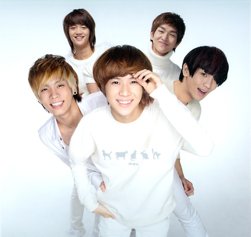 SHINee Postpones First Solo Concert in Korea to Accommodate Fans