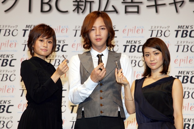 Jang Geun Suk Teams Up with AKB48 as Japanese Cosmetic Brand Model