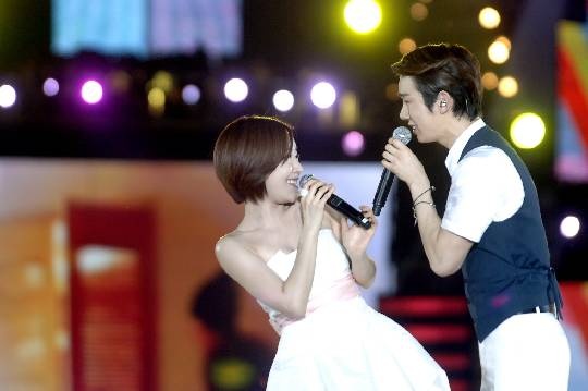 ‘Adam Couple’ Reunites For Love Song Duet at “Korean Music Wave in Bangkok”