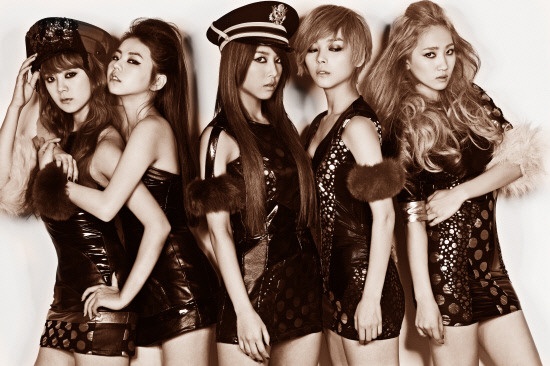 2PM’s Taecyeon and Junho Celebrate Wonder Girls’ 5th Anniversary