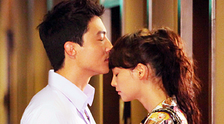 Daniel Henney Gives Lee Na Young A Kiss