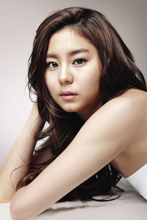 Uee Gives Legs a Satisfied Look