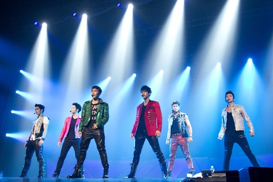 2PM "Hands Up Asia Tour Concert" Sells Out in Bangkok, Hong Kong, and Nanjing
