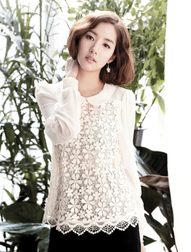 Park Min Young Shows Off Her Shorter Hair