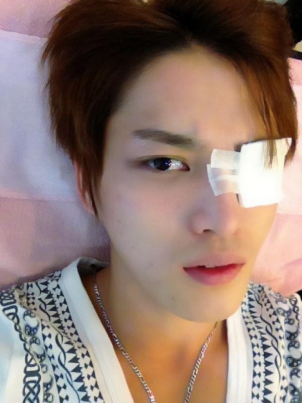 JYJ’s Jaejoong Shocks Fans with Injured Eye