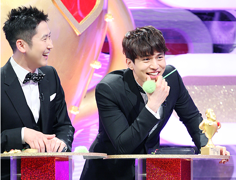 Lee Dong Wook Anxious about Upcoming Episode of "Strong Heart?"