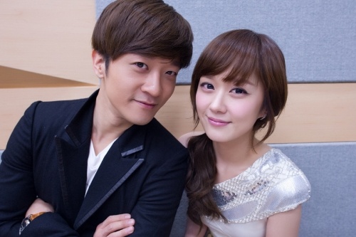 Jang Nara Thanks Alex with a Bottle of Wine