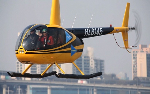 BIGBANG Makes Its Grand Entrance on "Running Man" in a Helicopter