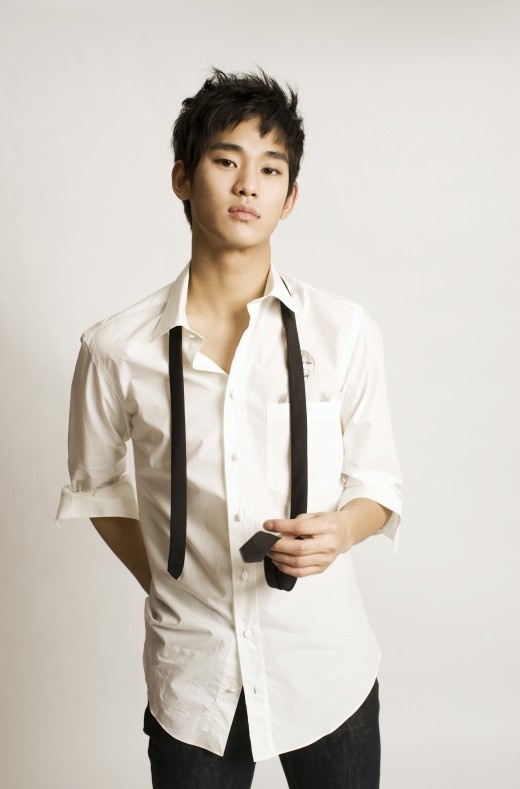 Kim Soo Hyun Reveals Photoshoot in London