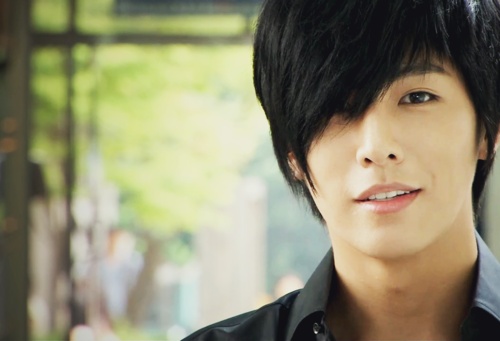 No Min Woo Displays Crazy Flexibility and Flawless Body
