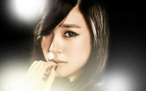 SNSD Tiffany’s Radiant Beauty During A Musical Rehearsal