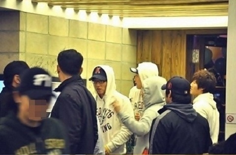 Yoo Jae Suk and Running Man Members Have Dinner at Kang Ho Dong’s Restaurant