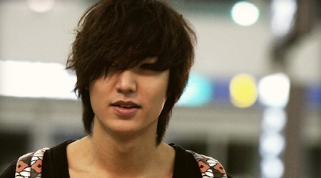 Lee Min Ho’s Natural and Chic Airport Fashion
