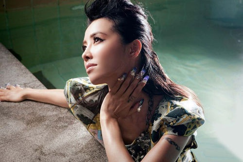Jolin Tsai Releases Another MV with Multi-Color Bra