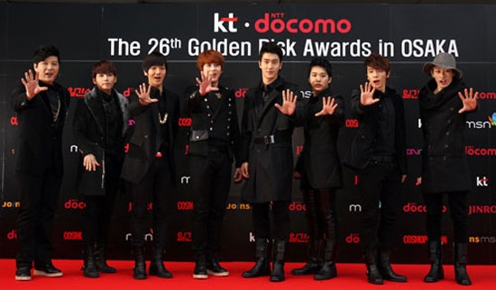 Lee Teuk Vows to Buy All ELFs Green Tea for Winning Golden Disk Award