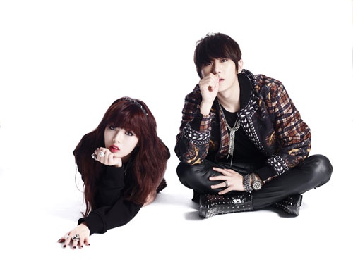 HyunA and Hyun Seung Share BTS Photos of “Trouble Maker”
