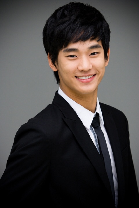 Kim Soo Hyun Spotted in Hongdae