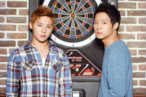 JYJ Yoochun Buys Junsu and his Staff Members Shoes