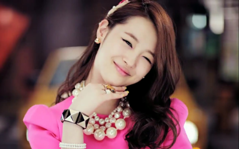 f(x)’s Sulli Goes Blond?!