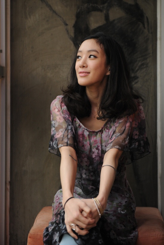 Jung Ryeo Won and Seo Ji Young’s Shocking Kissing Picture