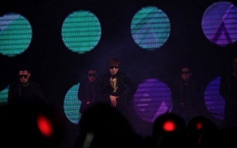 Kim Hyun Joong Puts on a Show at “2012 Tokyo Girls Collection”