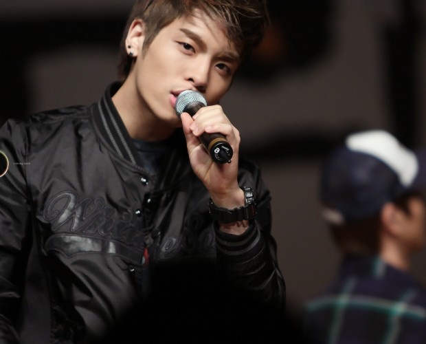 SHINee’s Jonghyun Gifts Diablo 3 to CNBlue’s Jong Hyun