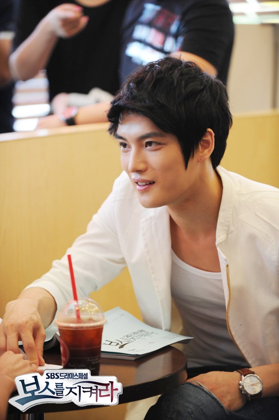 Jaejoong’s Accessories Auctioned Off at High Prices for Charity