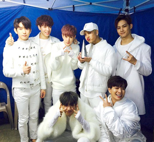 Jackson y BamBam de GOT7 expresan sus agradecimientos sinceros a los fans tras 2015 SBS Gayo Daejun