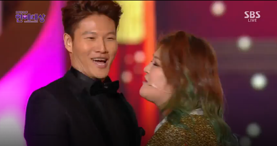 Lee Guk Joo y Kim Jong Gook muestran una presentación improvisada e inolvidable