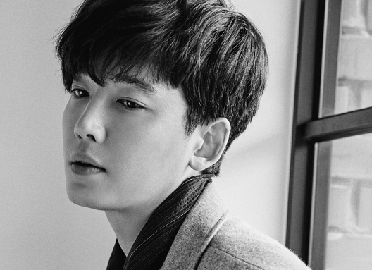 Jung Kyung Ho muestra serenidad en sesión fotográfica para la revista SURE