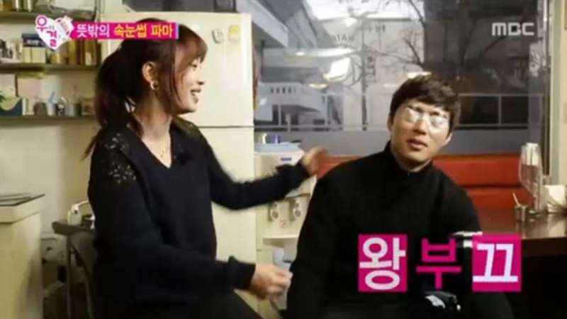 Kang Ye Won sugiere que Oh Min Suk se haga una permanente en sus pestañas en “We Got Married”