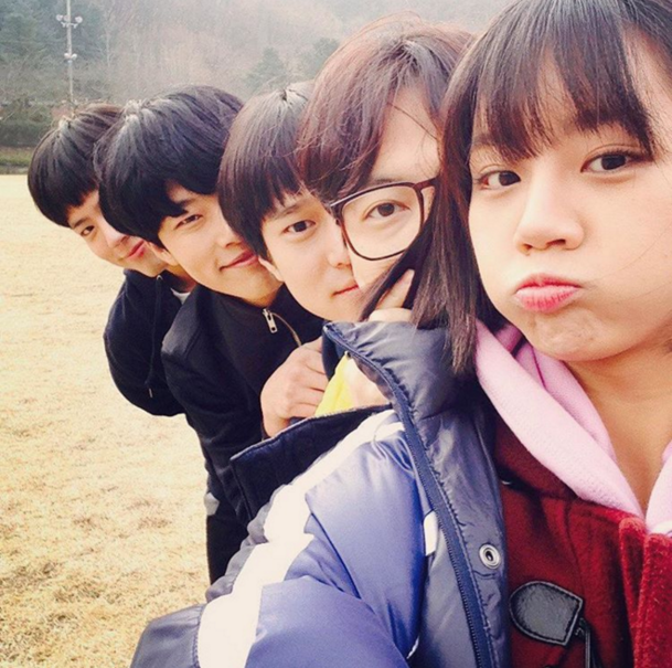 Hyeri de Girl’s Day comparte foto junto al elenco de “Reply 1988”