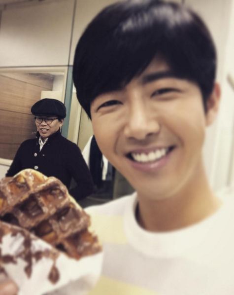 Kwanghee se come un wafle que era para Yoo Jae Suk