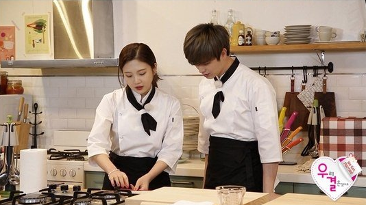 Joy y Yook Sungjae pasan momentos románticos en la cocina en “We Got Married”
