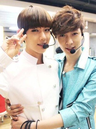 Baekhyun de EXO responde inteligentemente a fans que pidieron a Lay que realice un baile sensual