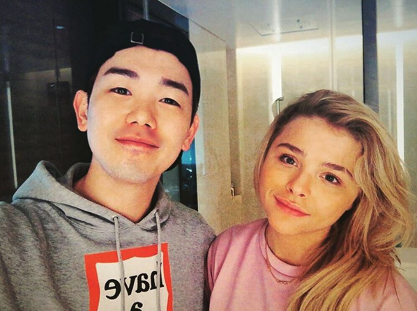 Se confirma que Chloe Moretz aparecerá en “I Live Alone” junto a Eric Nam