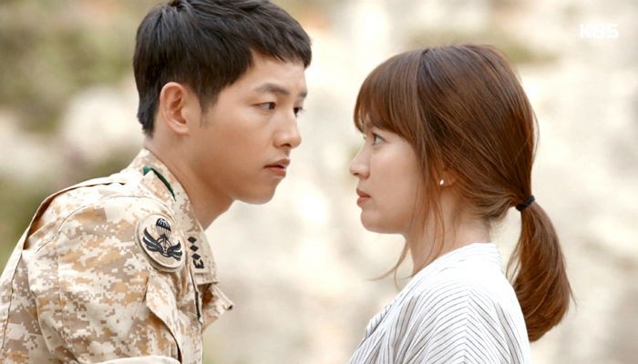 La escritora de “Descendants of the Sun” revela la verdad detrás de las cursis líneas del drama