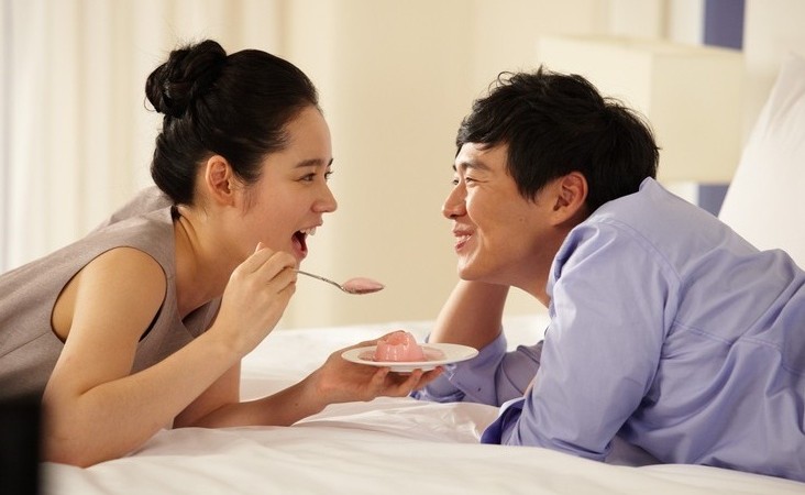 Han Ga In y Yeon Jung Hoon dan la bienvenida a su primera hija