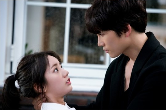Ji Sung y Hyeri aceleran corazones en las nuevas imágenes de “Entertainer”